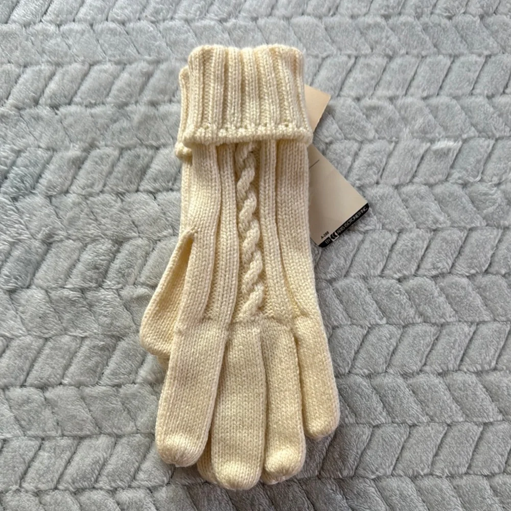 Vintage Aris Cream Knit Gloves